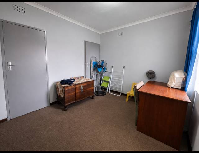 3 BEDROOM FLAT FOR SALE IN THREE RIVERS